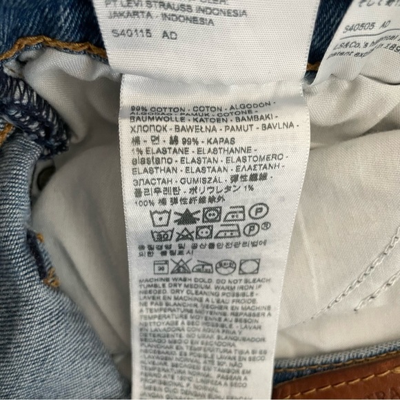 Levi’s Wedgie Rigid Denim Jeans Size 25 Distressed Raw Hem Light Wash Rip Torn - Picture 8 of 9